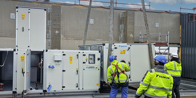 Помощни монтажници на Daikin